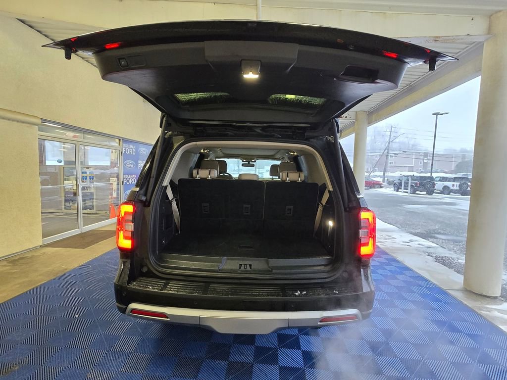 Used 2024 Ford Expedition Limited image 7
