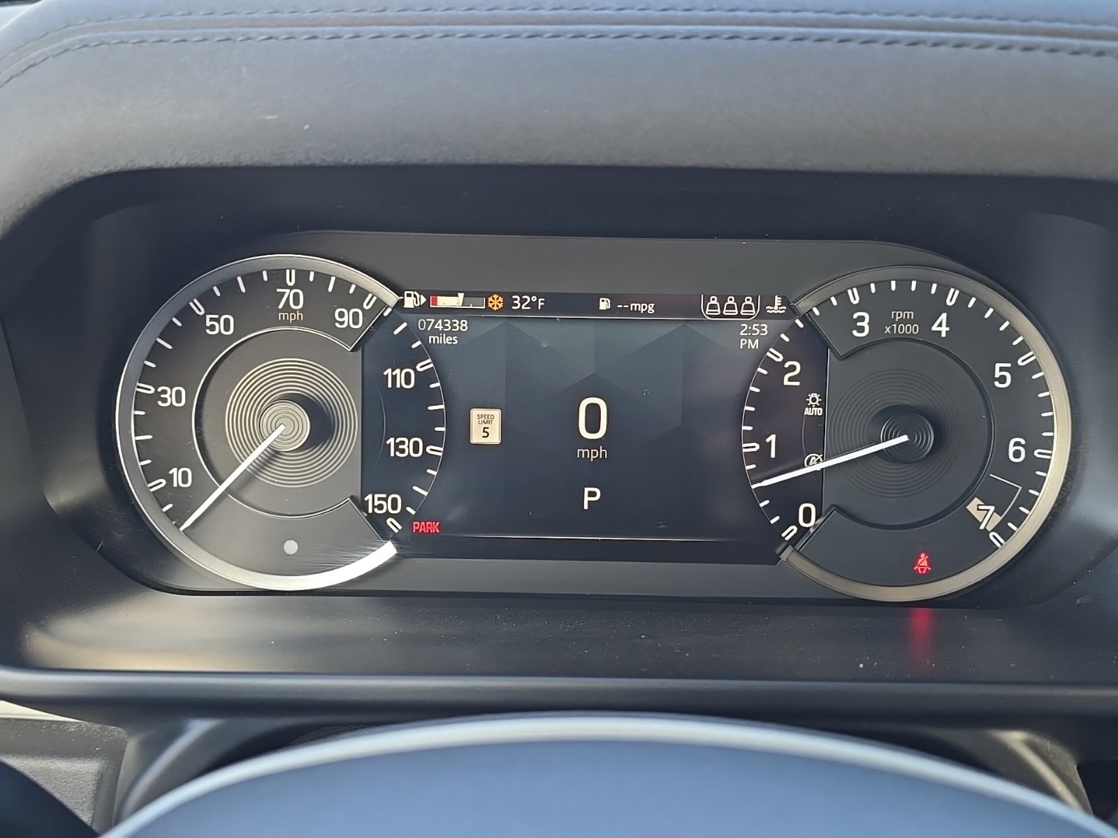 Used 2023 Land Rover Defender 110 SE image 14