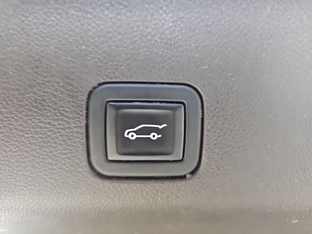 Used 2021 Chevrolet Tahoe LT w/ Luxury Package AWD/4WD image 19