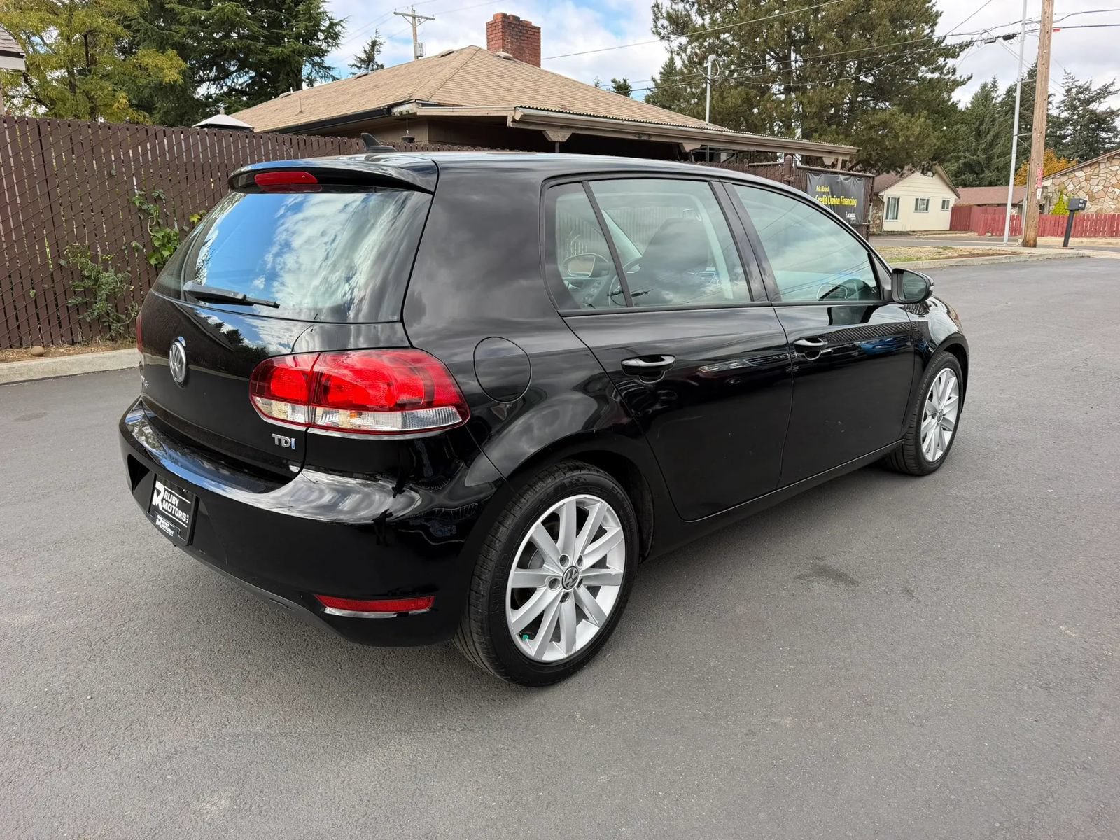 Used 2011 Volkswagen Golf TDI FWD image 4