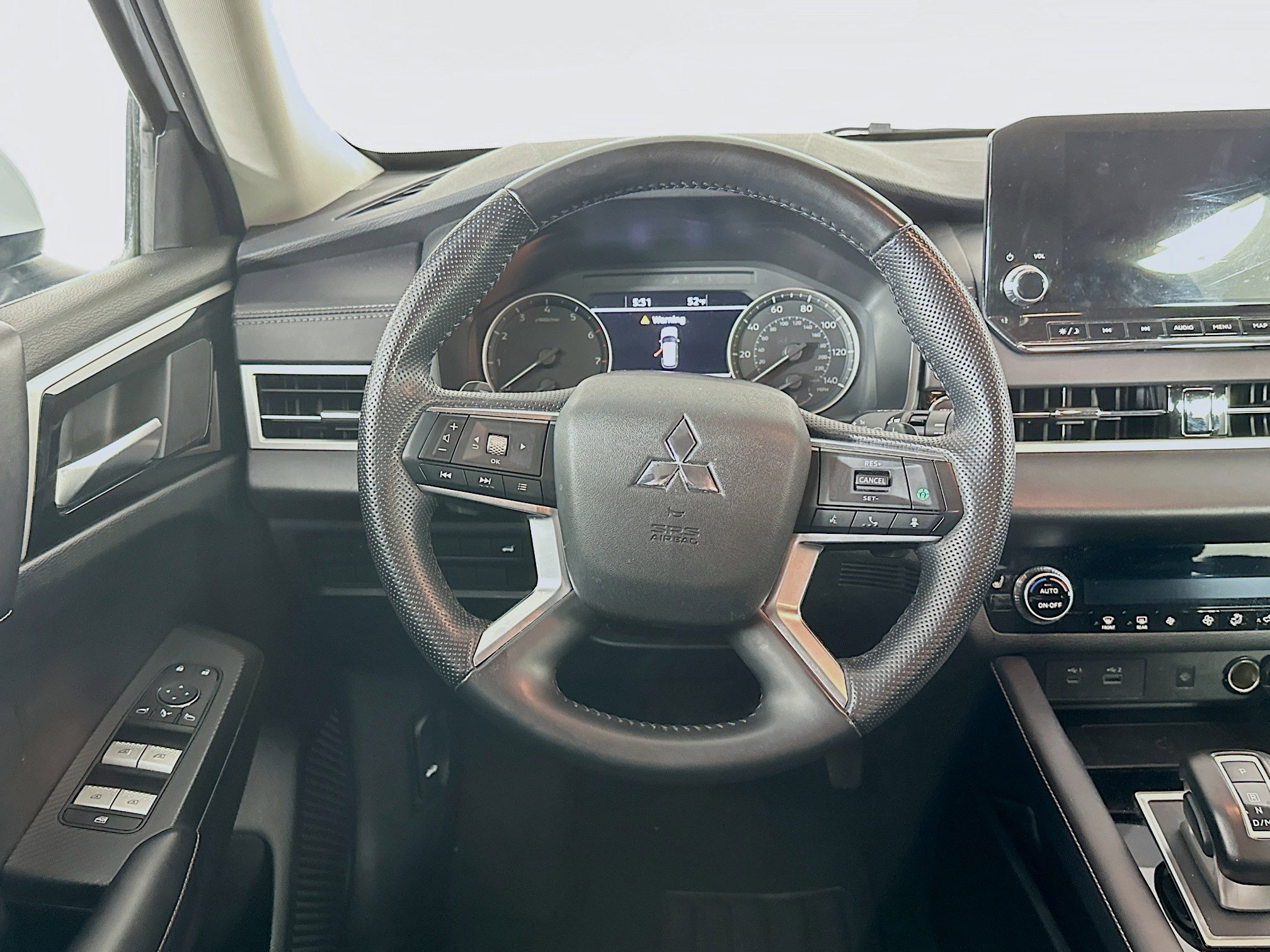 Used 2024 Mitsubishi Outlander SE image 18