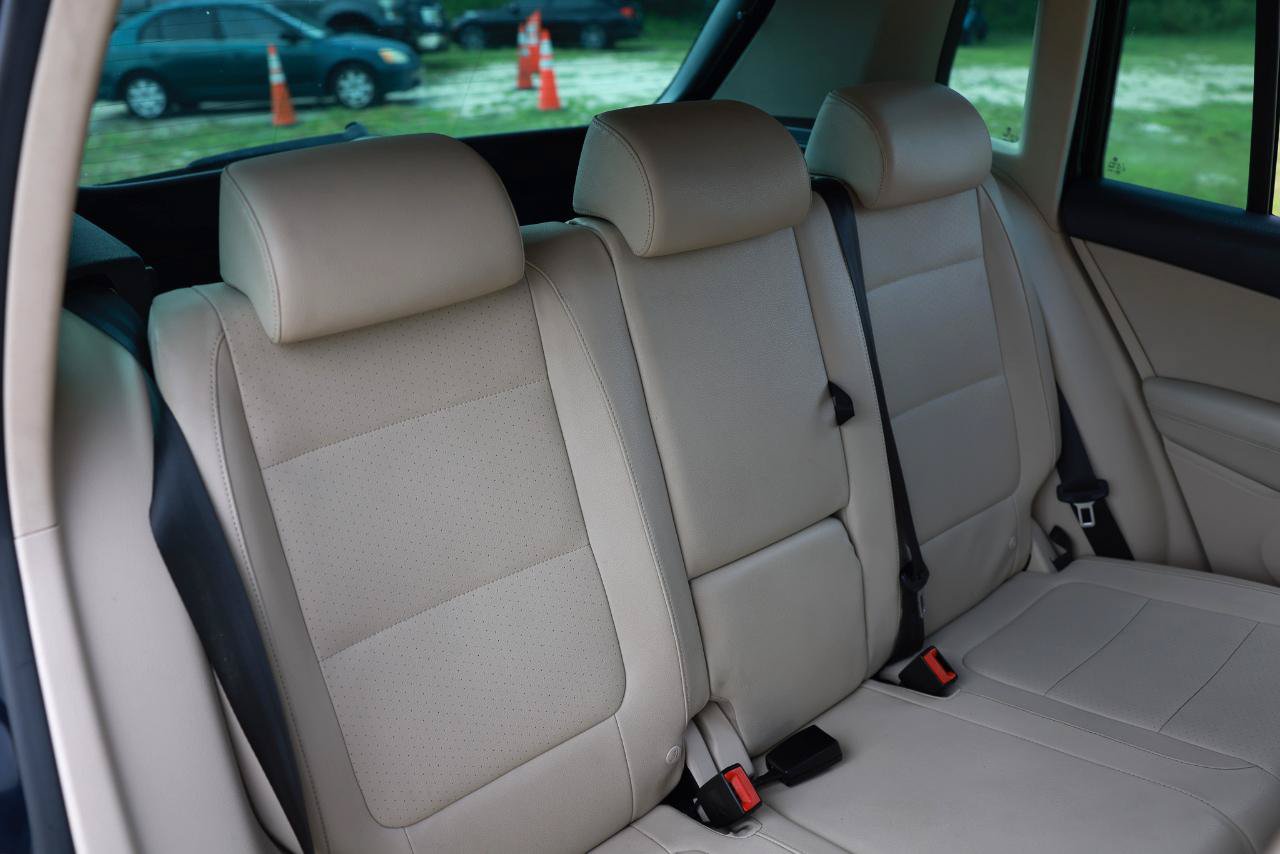 Used 2011 Volkswagen Tiguan SE FWD image 14