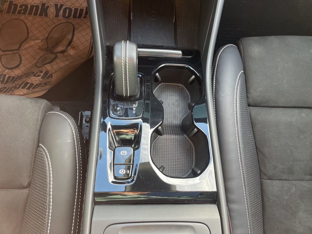 Used 2021 Volvo XC40 T5 R-Design w/ Advanced Package image 35