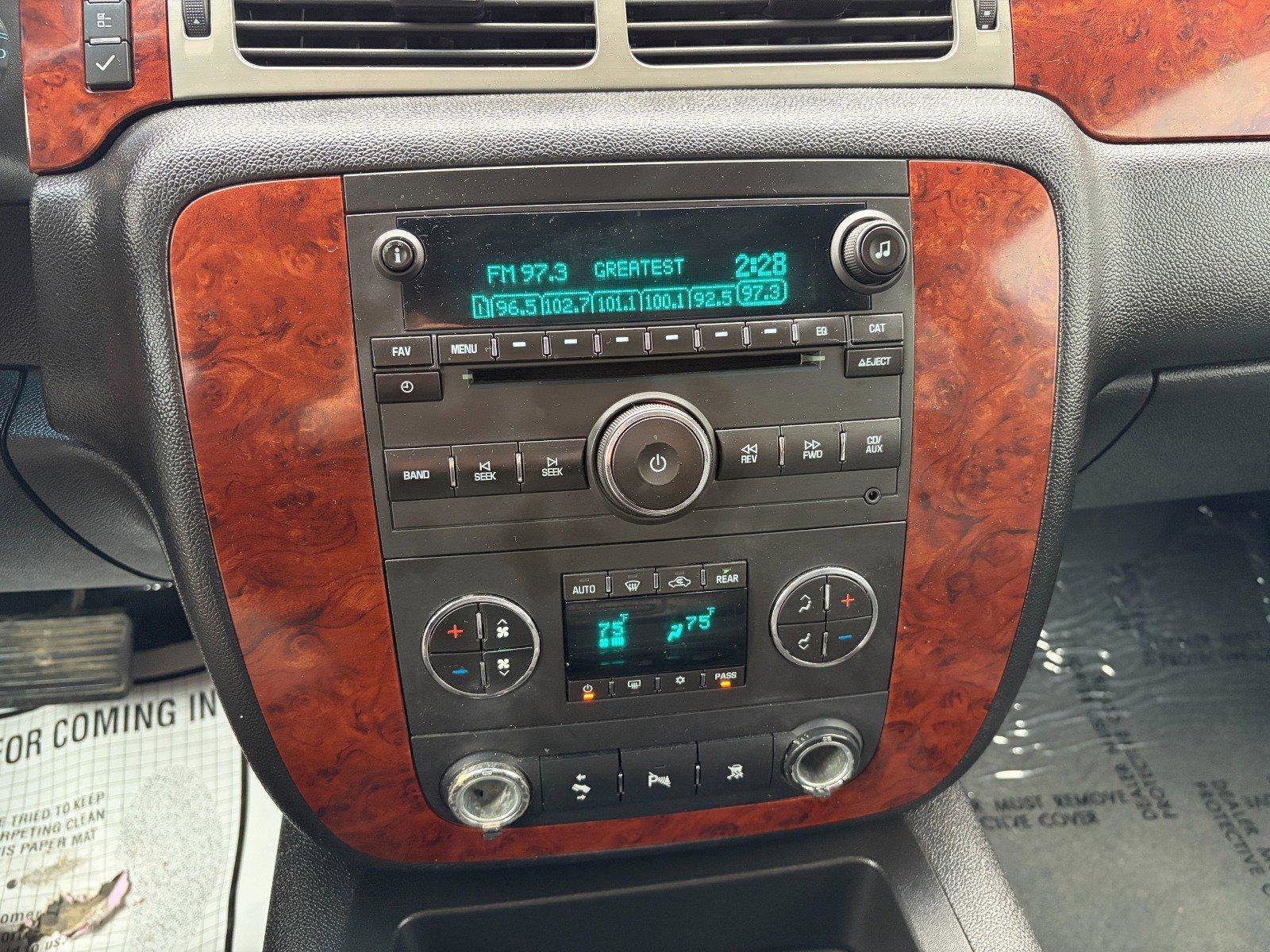 Used 2010 Chevrolet Suburban LT image 14