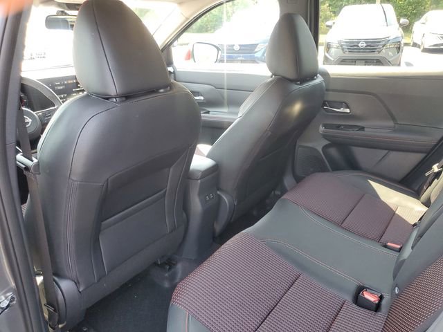 Certified 2025 Nissan Kicks SR FWD image 9