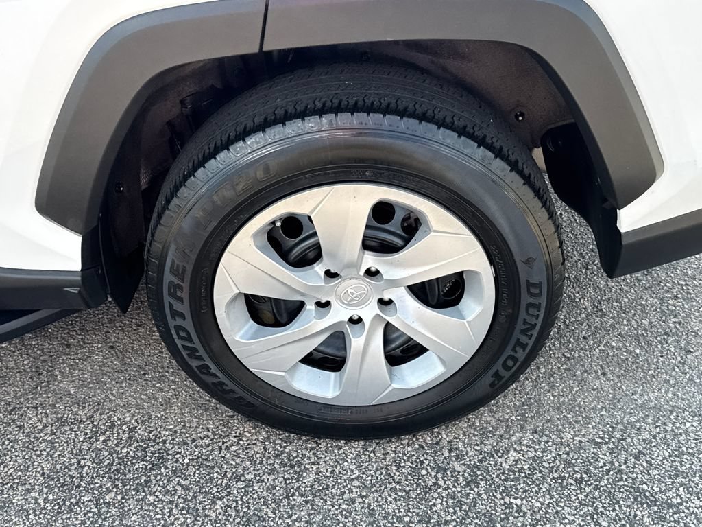 Used 2024 Toyota RAV4 LE AWD/4WD image 41