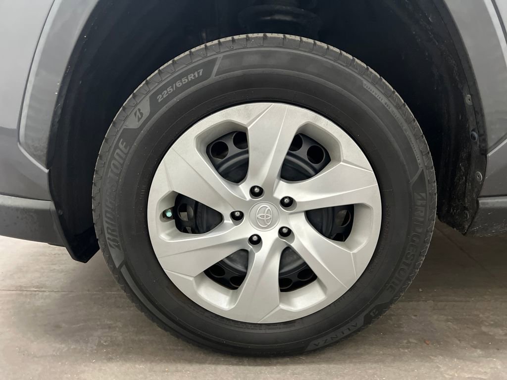 Used 2021 Toyota RAV4 LE image 30