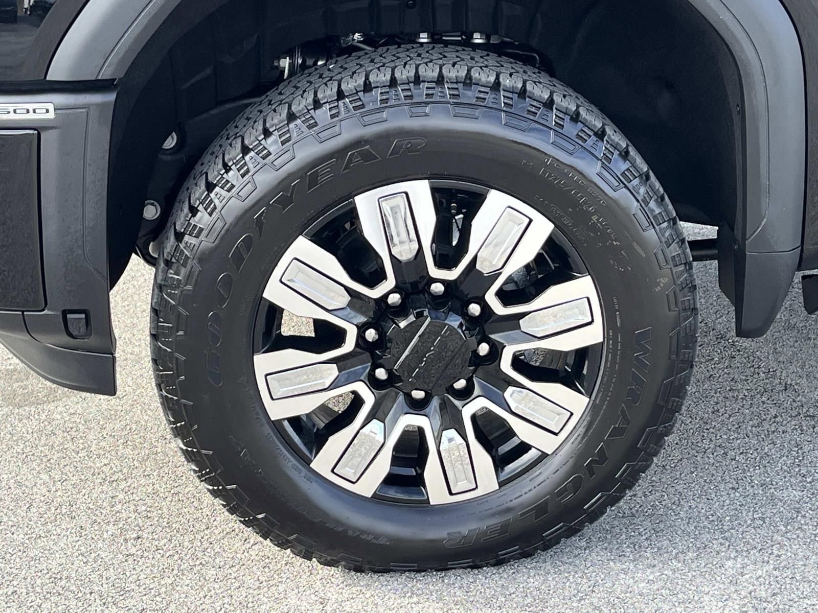 New 2026 GMC Sierra 2500 Denali w/ Denali Reserve Package image 13