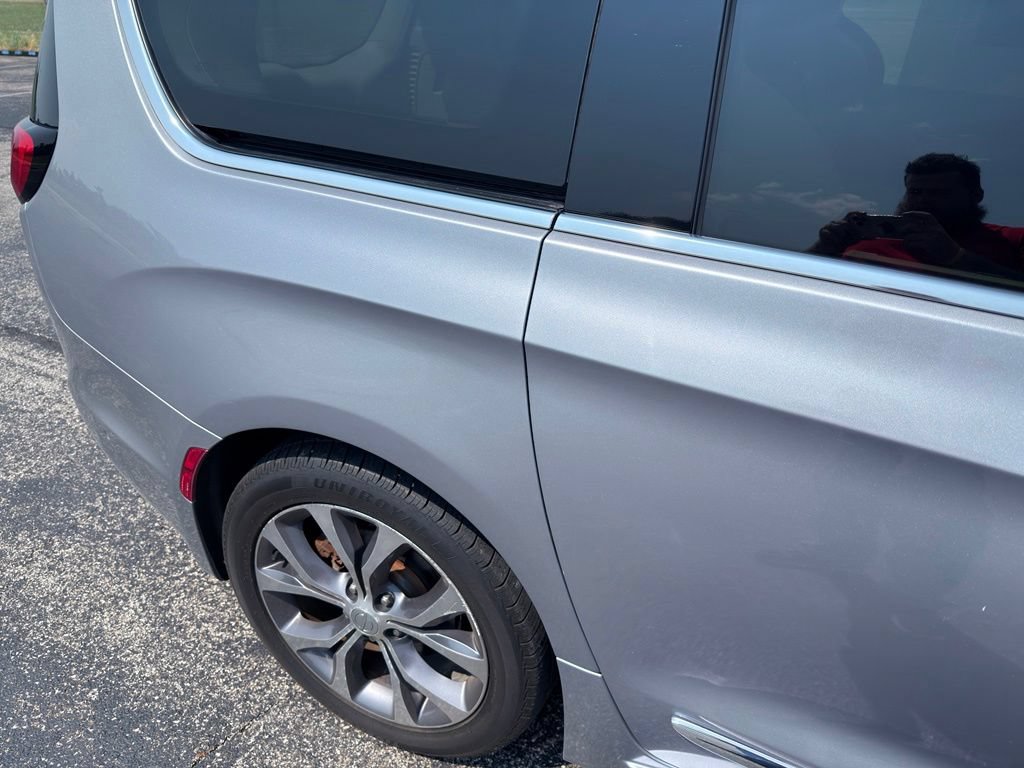 Used 2017 Chrysler Pacifica Limited w/ Advanced Safetytec Group FWD image 5