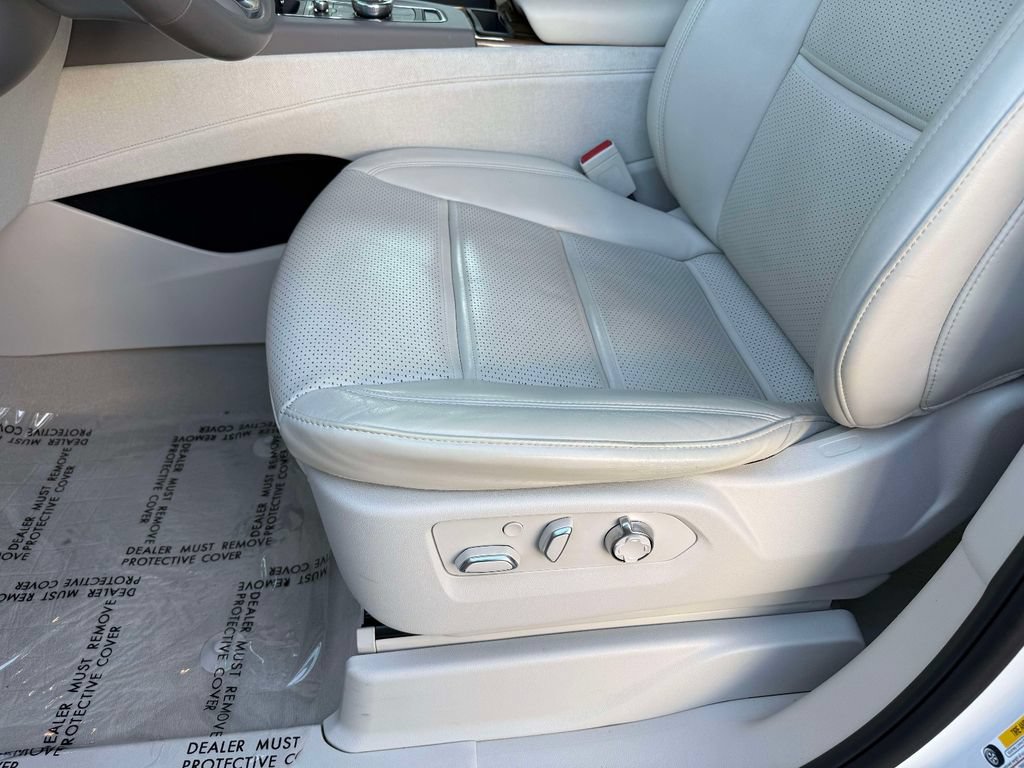 Used 2023 Cadillac Escalade Sport Platinum AWD/4WD image 3