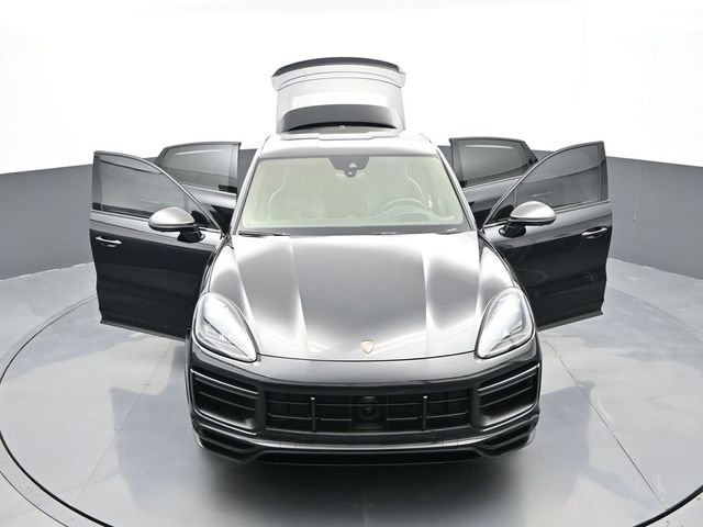 Certified 2022 Porsche Cayenne Turbo GT image 32