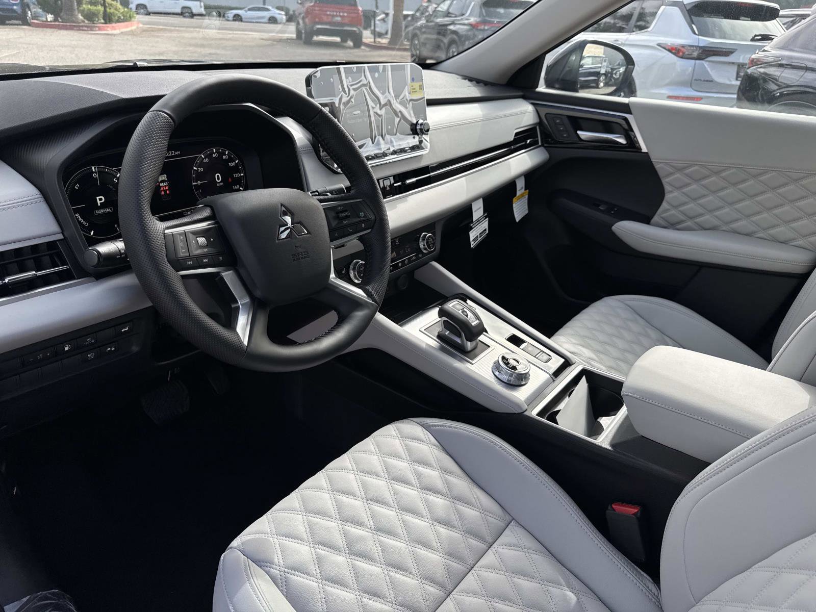 New 2025 Mitsubishi Outlander SEL image 16