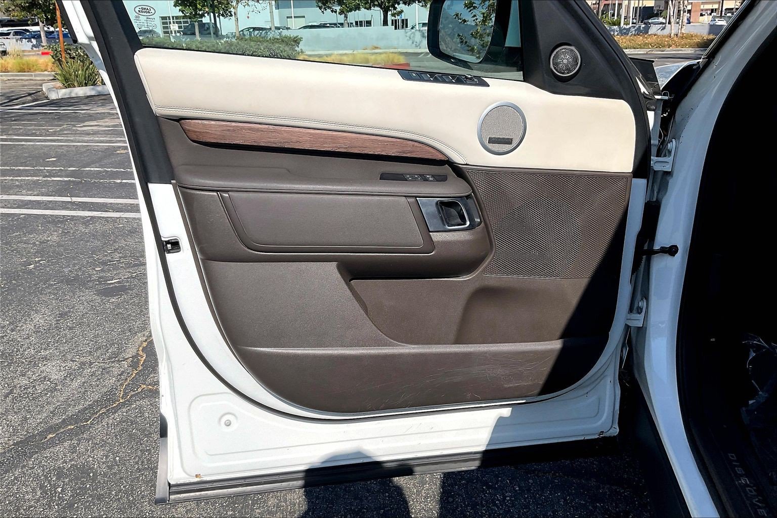 Used 2019 Land Rover Discovery HSE AWD/4WD image 21