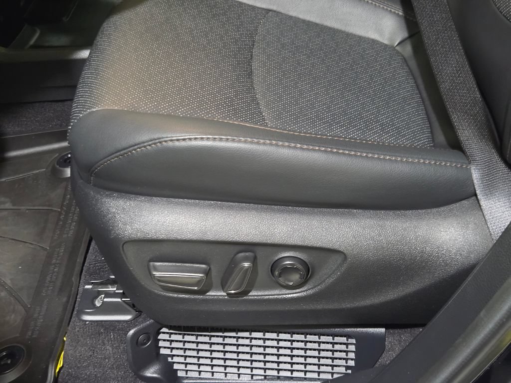 Used 2025 Toyota Sienna Platinum AWD/4WD image 23
