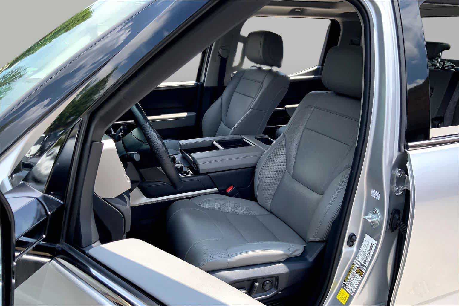 Used 2023 Toyota Tundra Limited AWD/4WD image 8