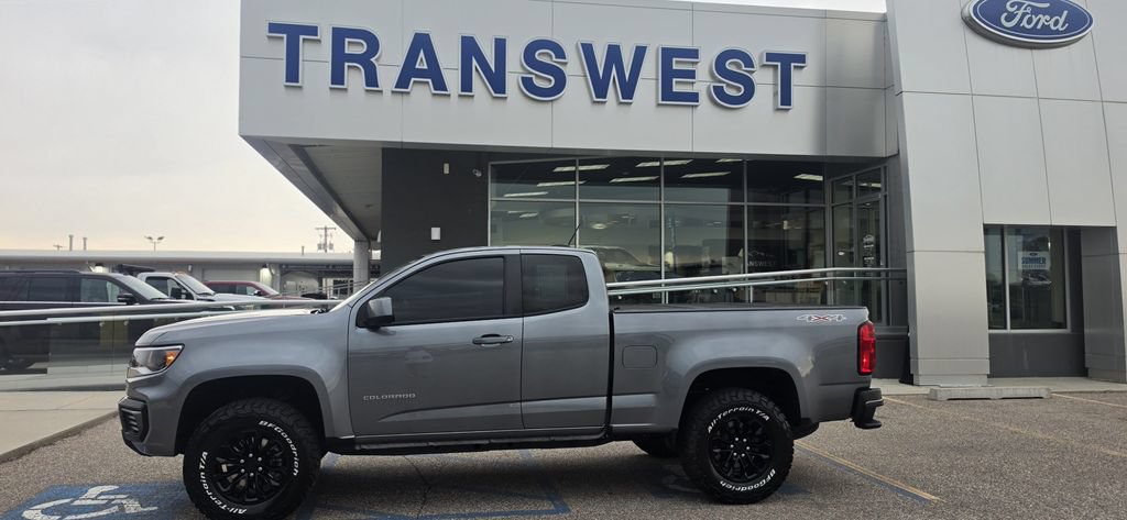 Used 2022 Chevrolet Colorado LT AWD/4WD image 3