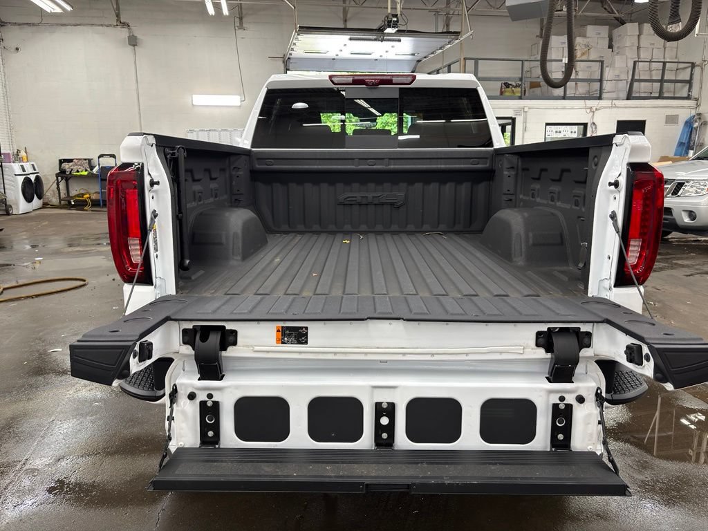 Used 2024 GMC Sierra 1500 AT4 w/ Technology Package AWD/4WD image 11