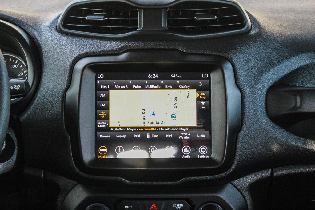 Used 2023 Jeep Renegade Latitude AWD/4WD image 4