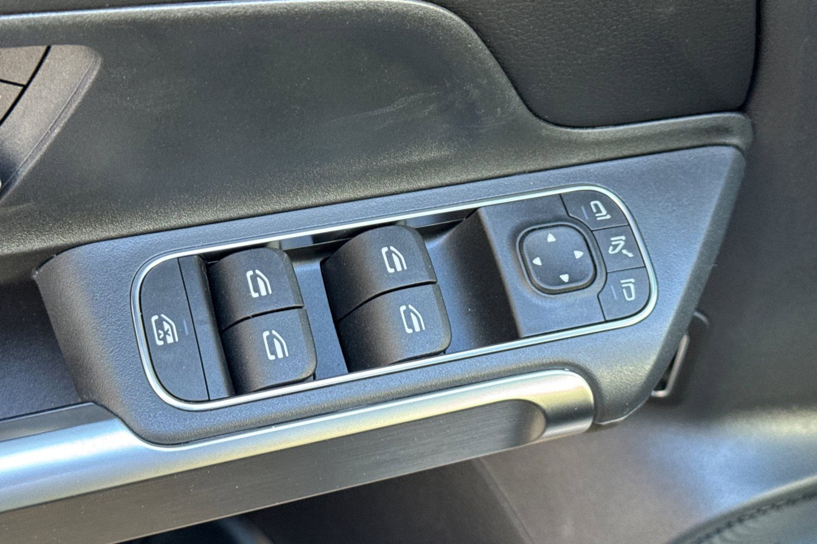 New 2026 Mercedes-Benz GLB 250 image 24