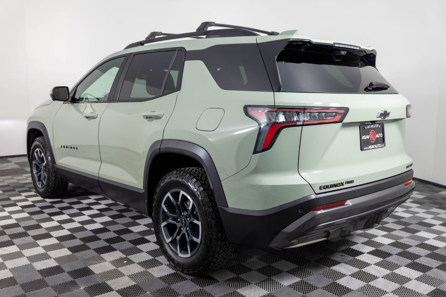 Used 2025 Chevrolet Equinox ACTIV w/ Safety and Technology Package image 4