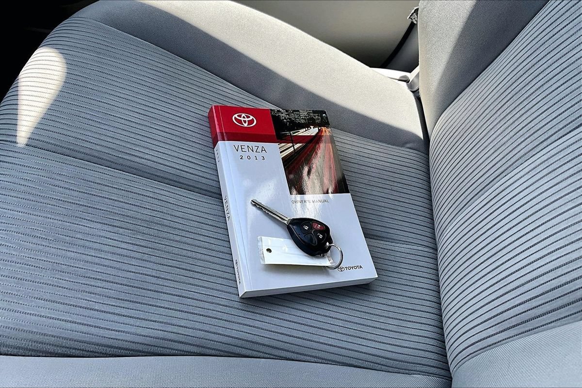 Used 2013 Toyota Venza LE FWD image 36