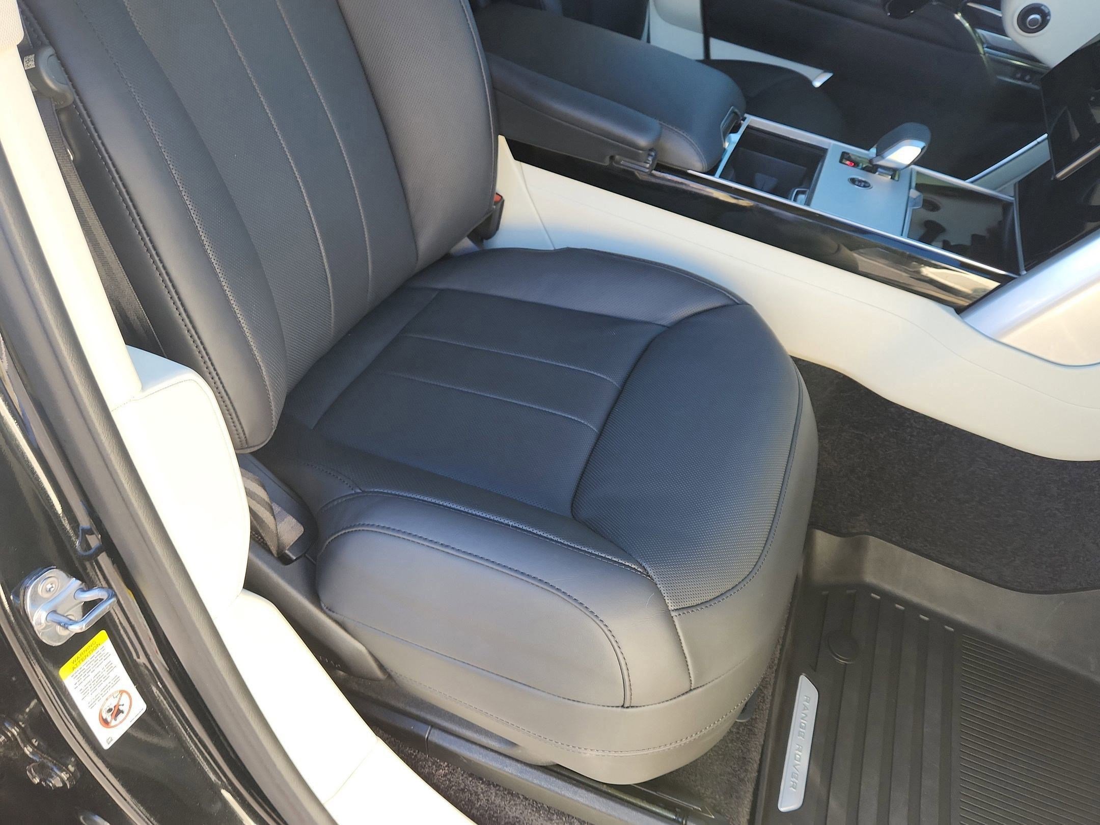 Used 2024 Land Rover Range Rover SE image 22