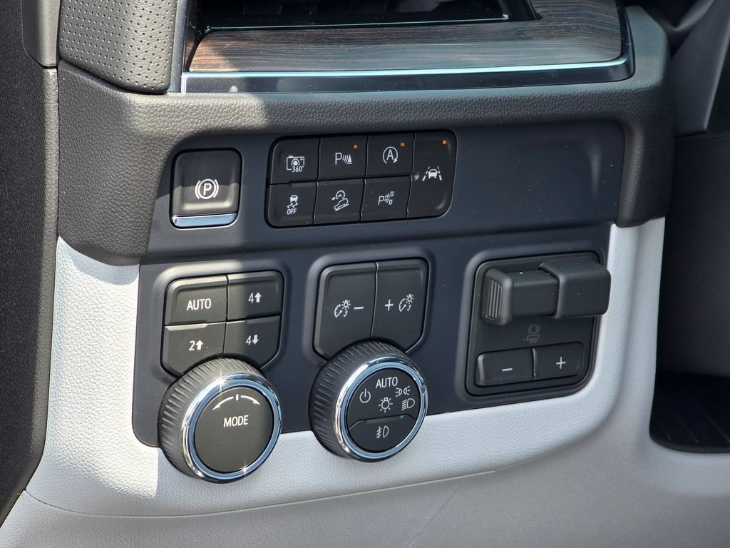 New 2026 Chevrolet Tahoe Premier w/ Sun And Tow Package AWD/4WD image 34