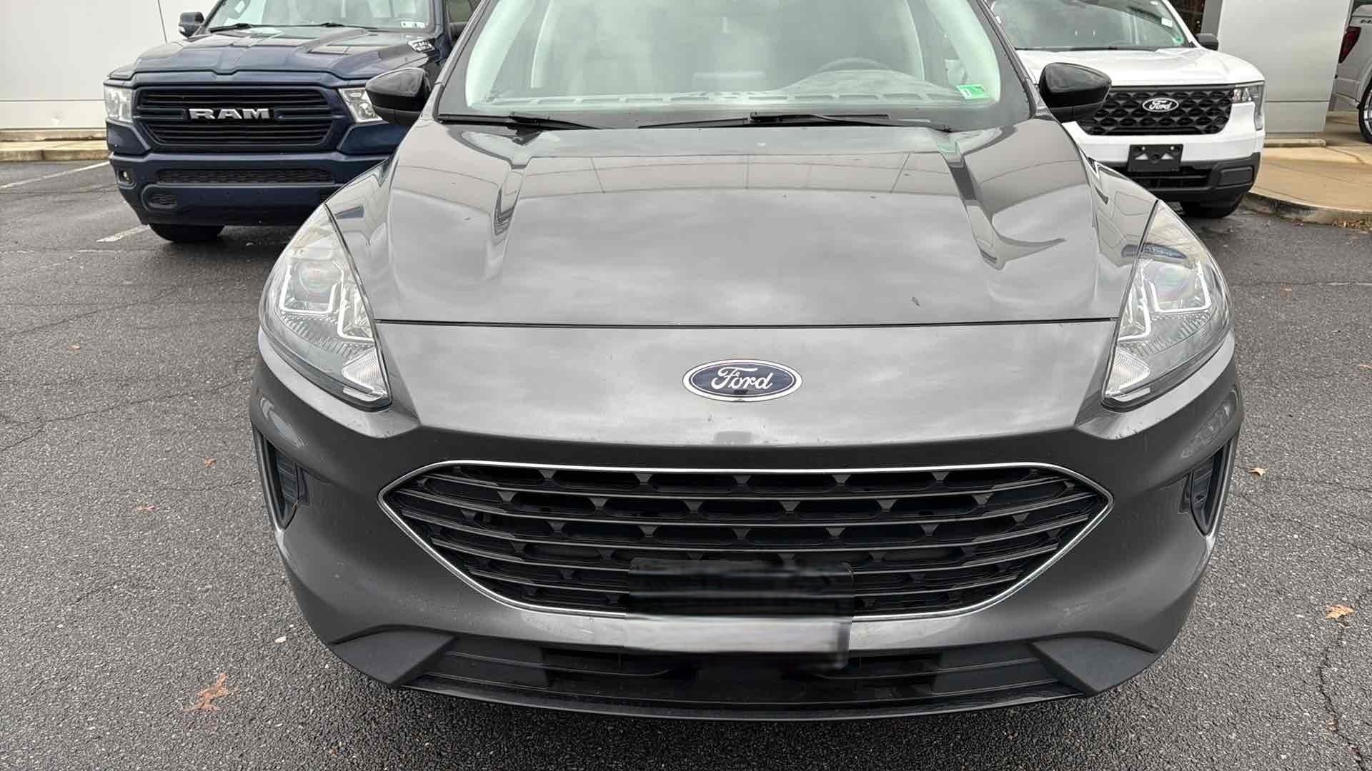 Used 2021 Ford Escape SE w/ SE Sport Appearance Package image 5
