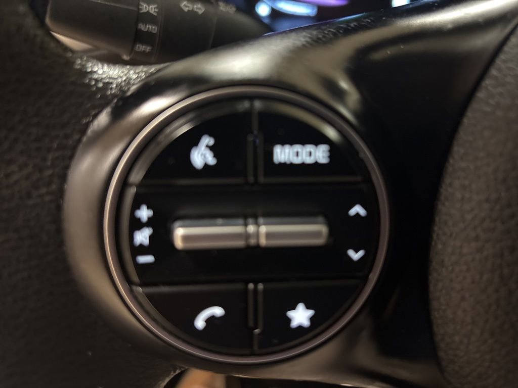 Used 2025 Kia Soul LX FWD image 16