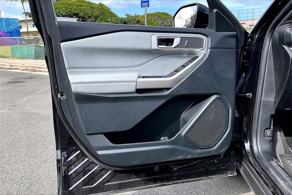 Used 2023 Ford Explorer XLT w/ Equipment Group 202A image 12