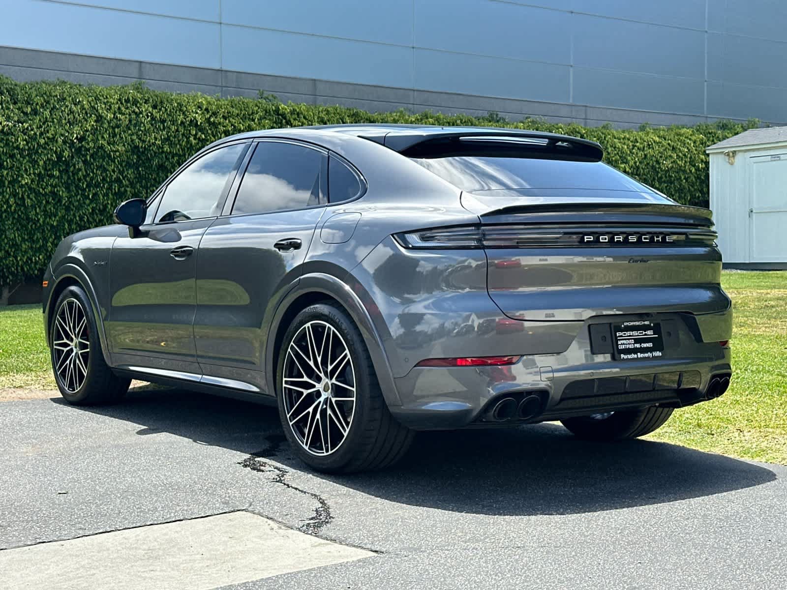 Certified 2025 Porsche Cayenne Turbo AWD/4WD image 3