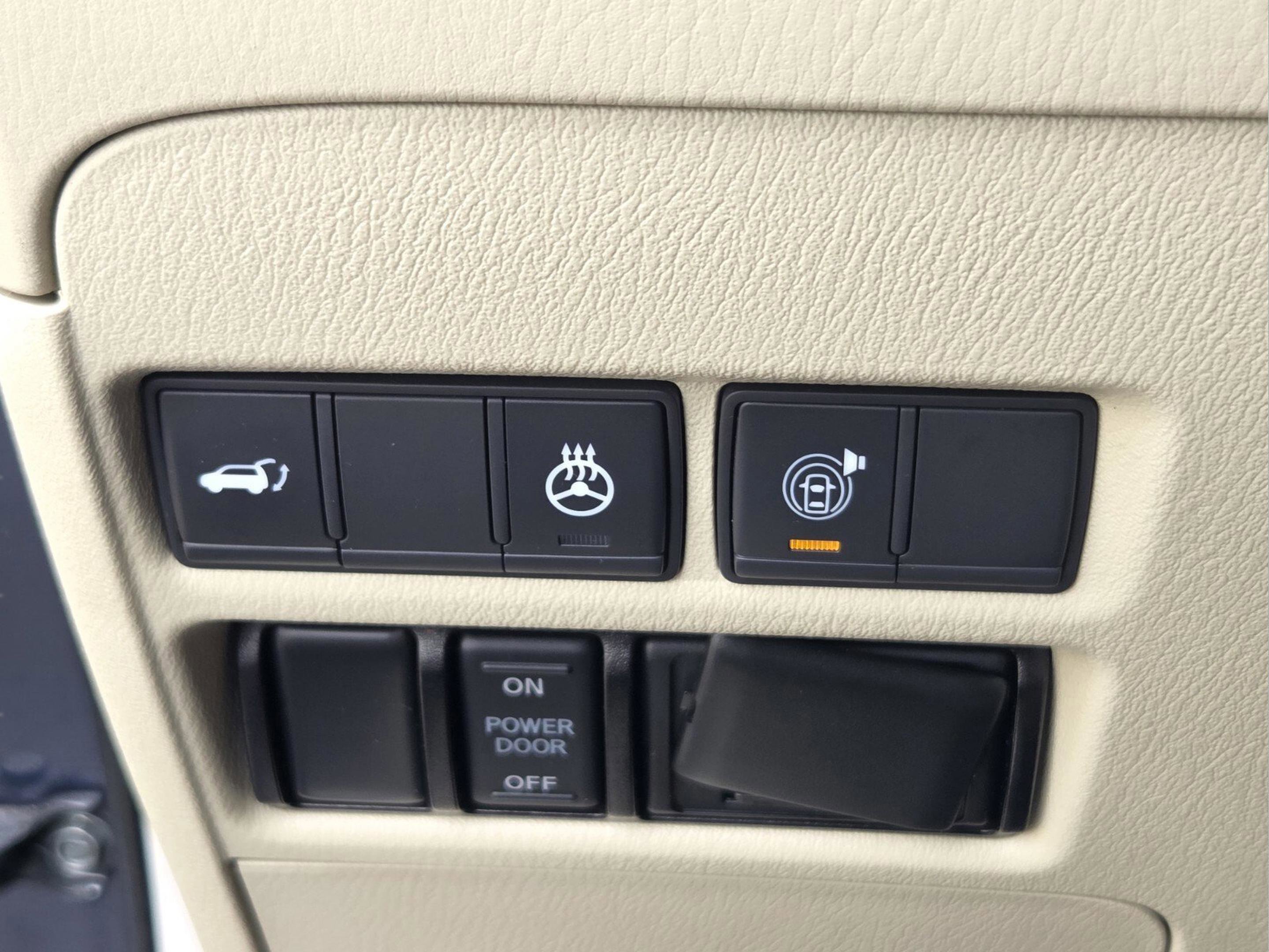 Used 2018 INFINITI QX80 4WD w/ Deluxe Technology Package image 14
