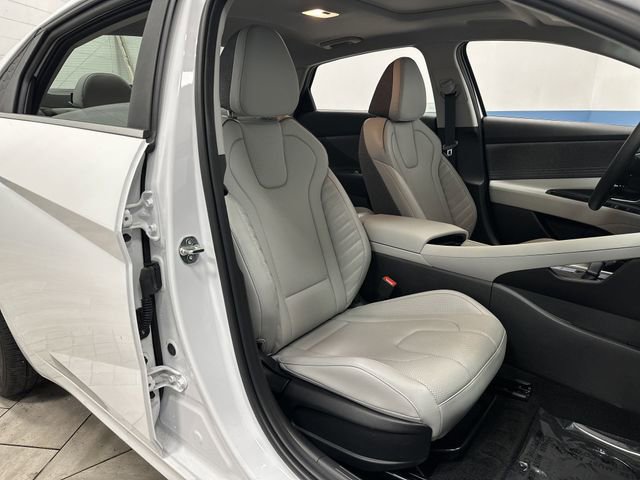 Used 2024 Hyundai Elantra Limited image 31