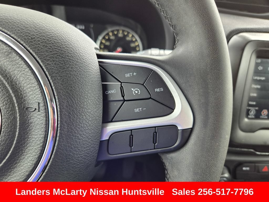 Used 2019 Jeep Renegade Latitude AWD/4WD image 25