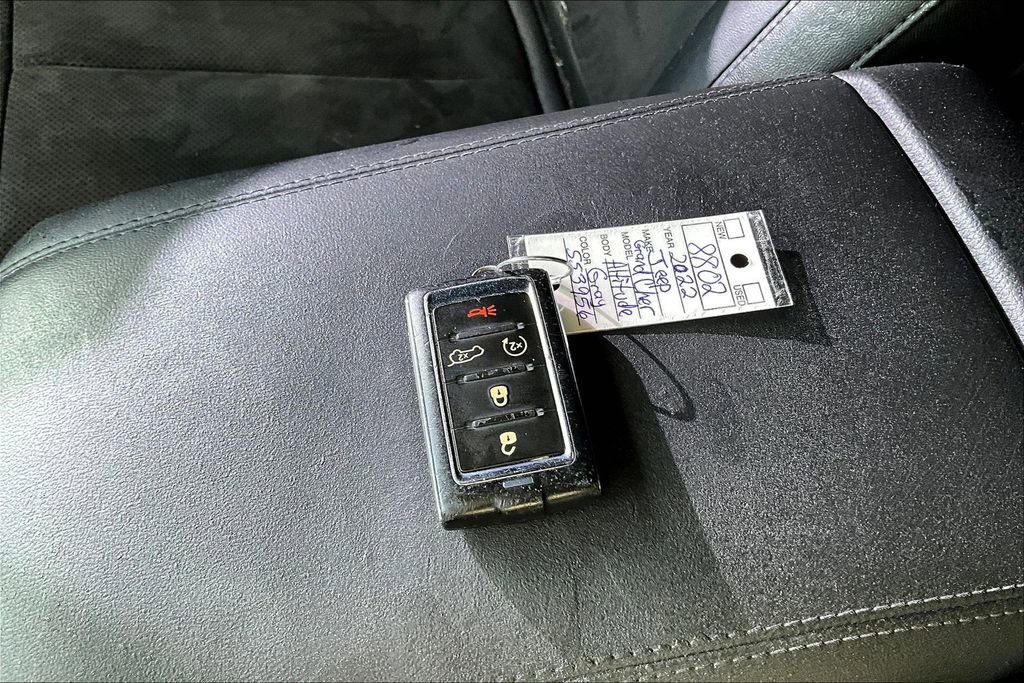 Used 2022 Jeep Grand Cherokee L Laredo image 33