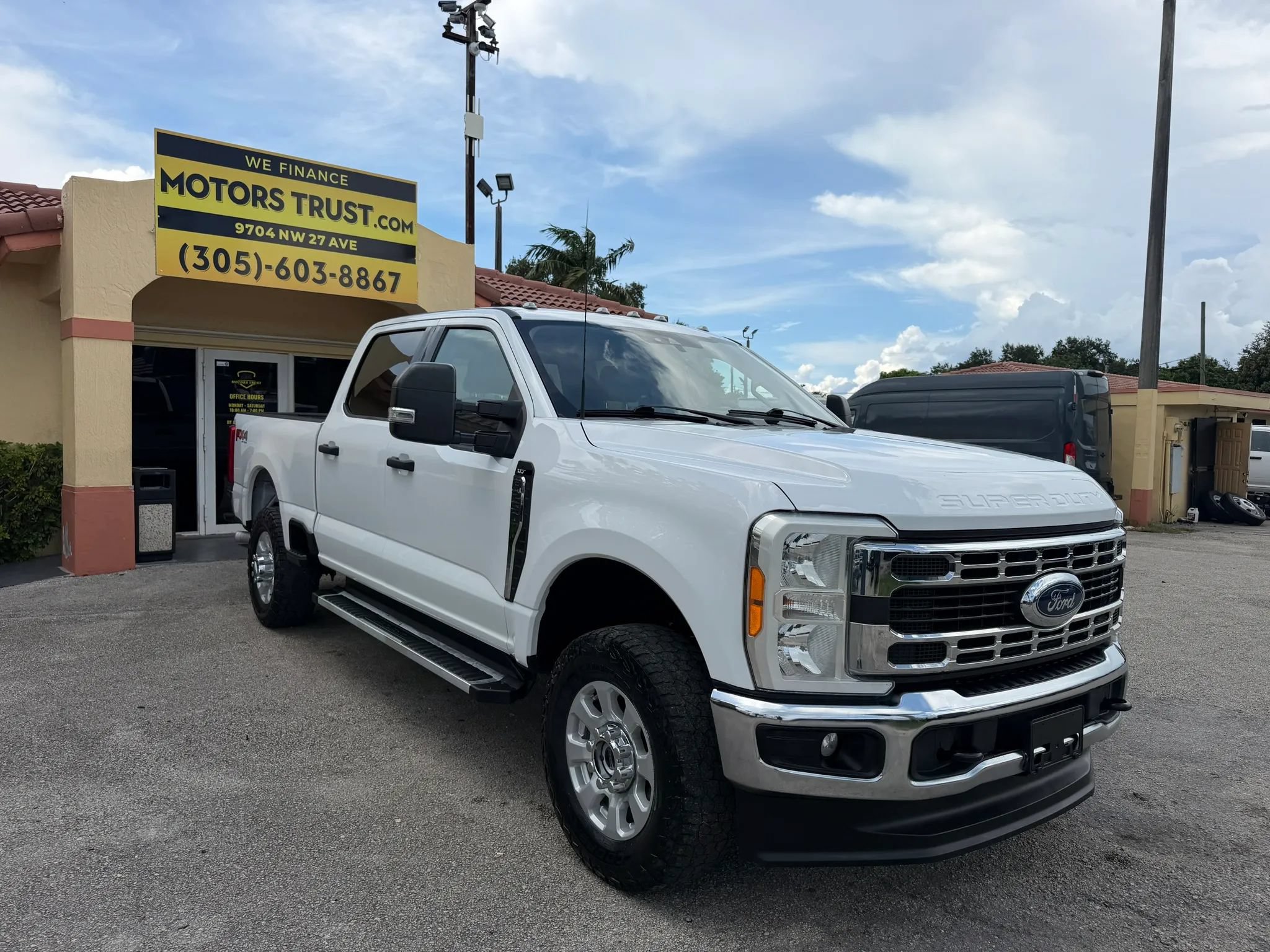 Used 2023 Ford F250 XLT w/ FX4 Off-Road Package AWD/4WD image 8
