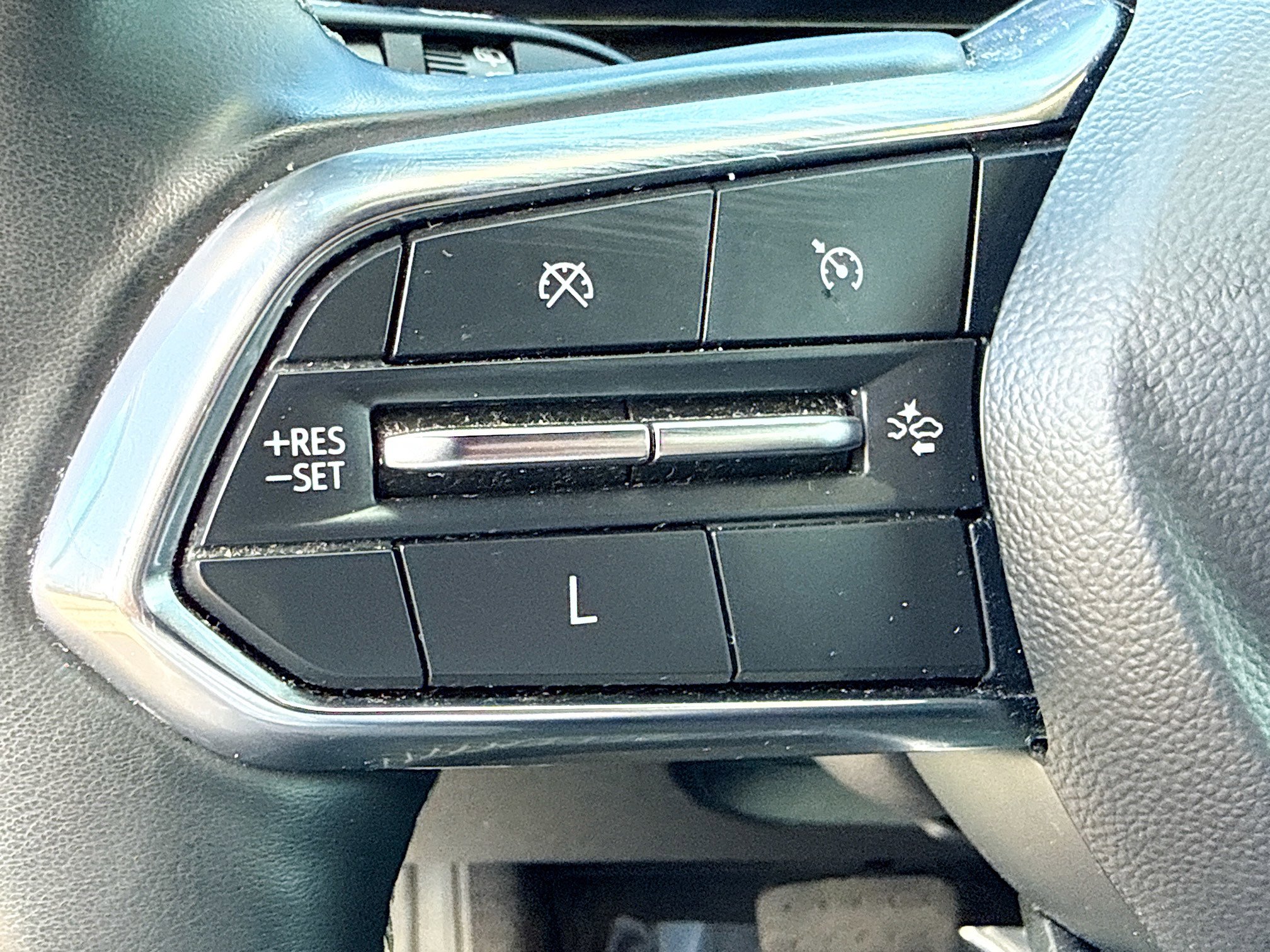 Used 2025 Chevrolet Traverse LT image 38