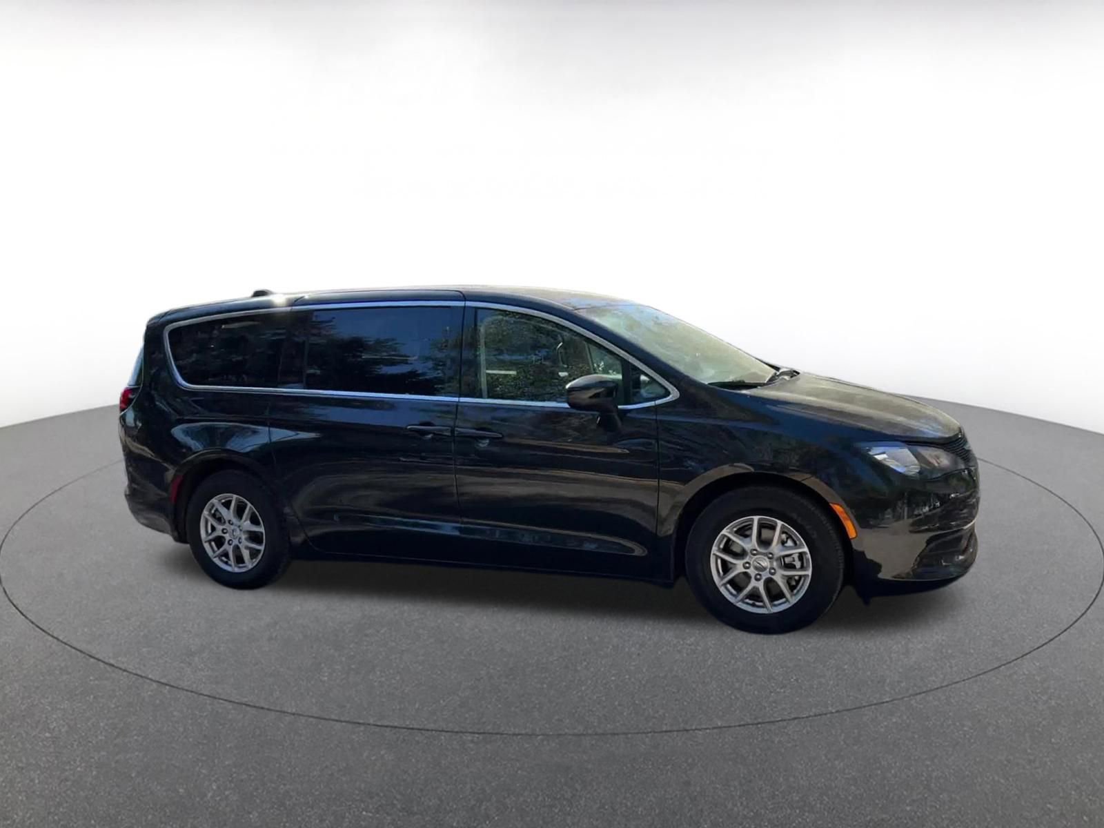 Used 2024 Chrysler Voyager LX video 2