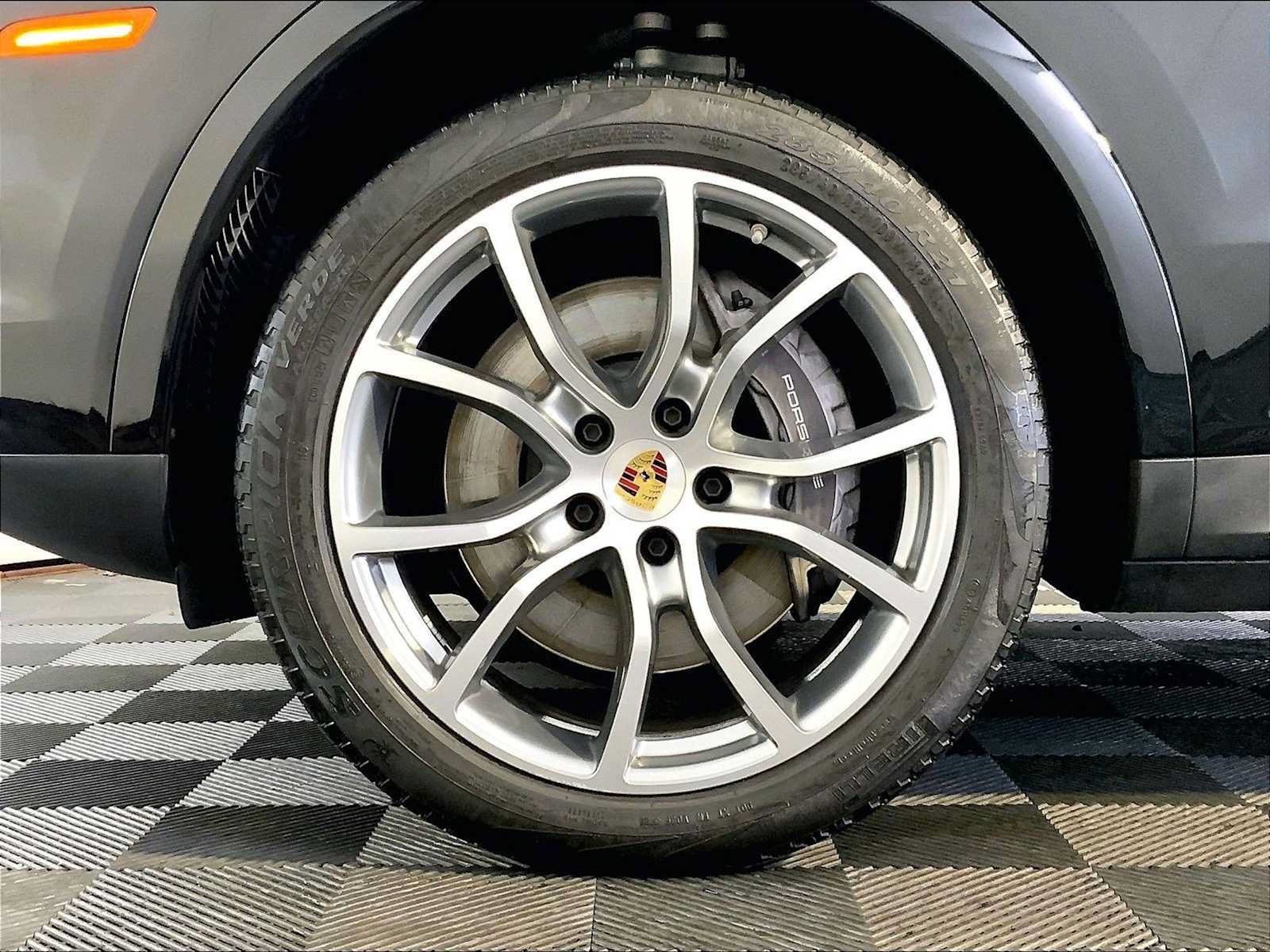 Certified 2023 Porsche Cayenne AWD/4WD image 11