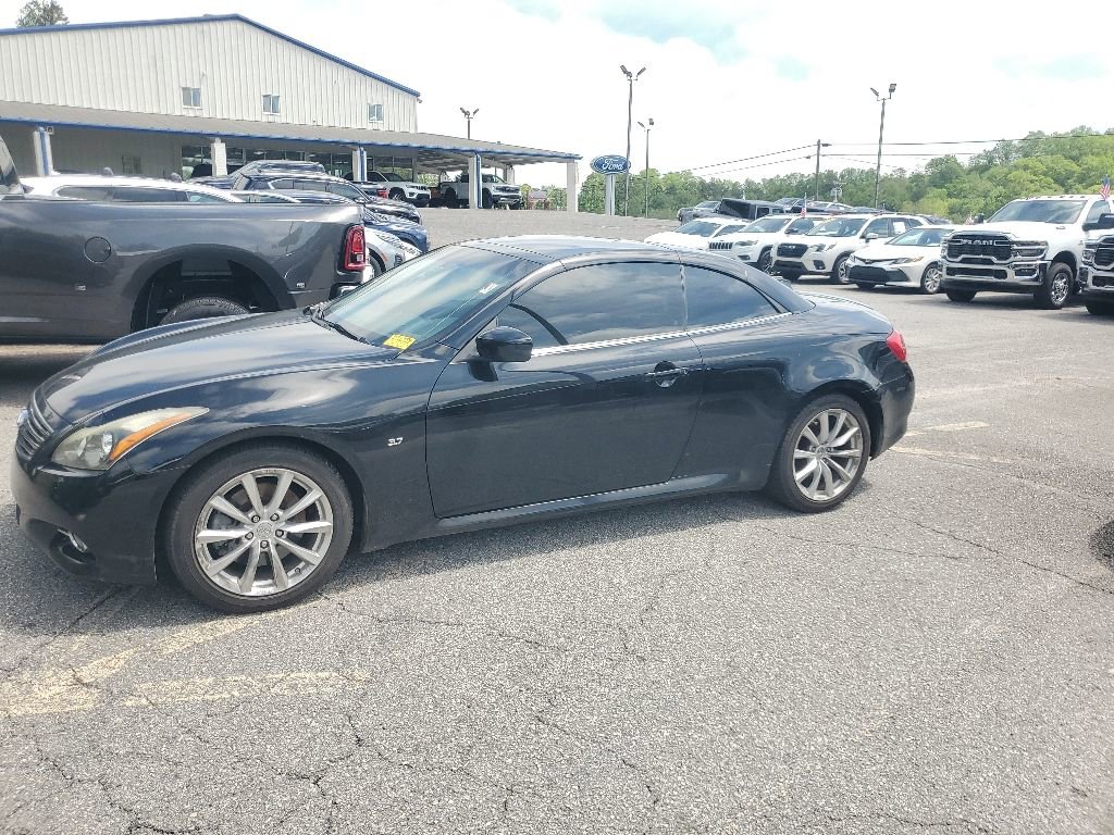 Used 2015 INFINITI Q60 Convertible w/ Premium Package RWD image 1