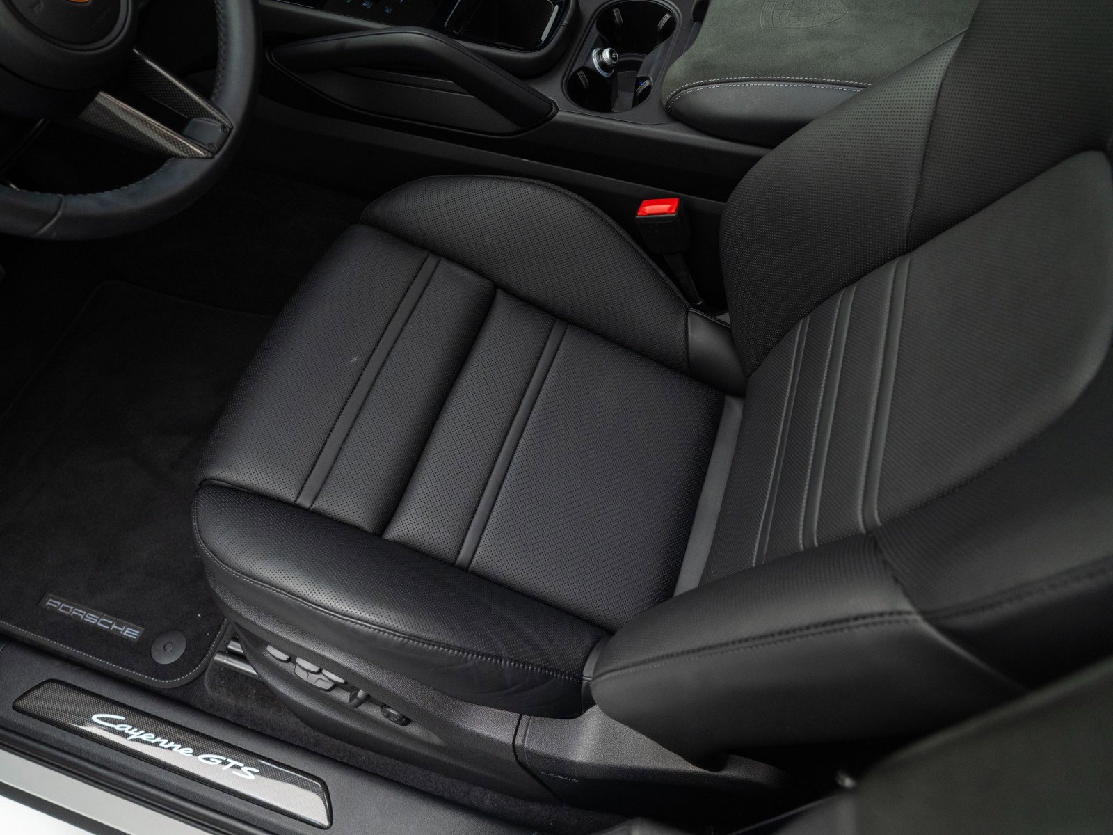 Certified 2026 Porsche Cayenne GTS image 17