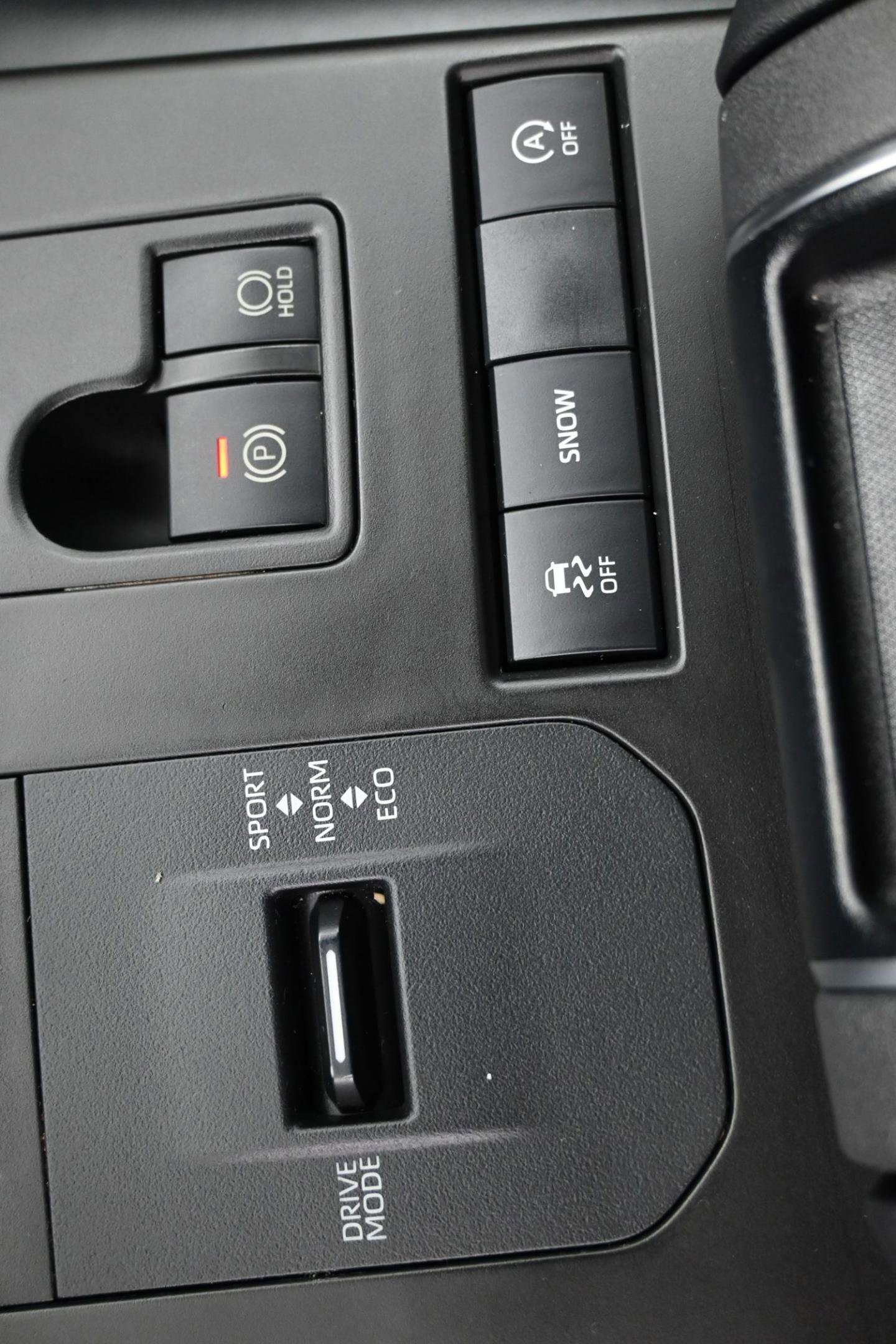 Used 2021 Toyota Highlander XLE image 24