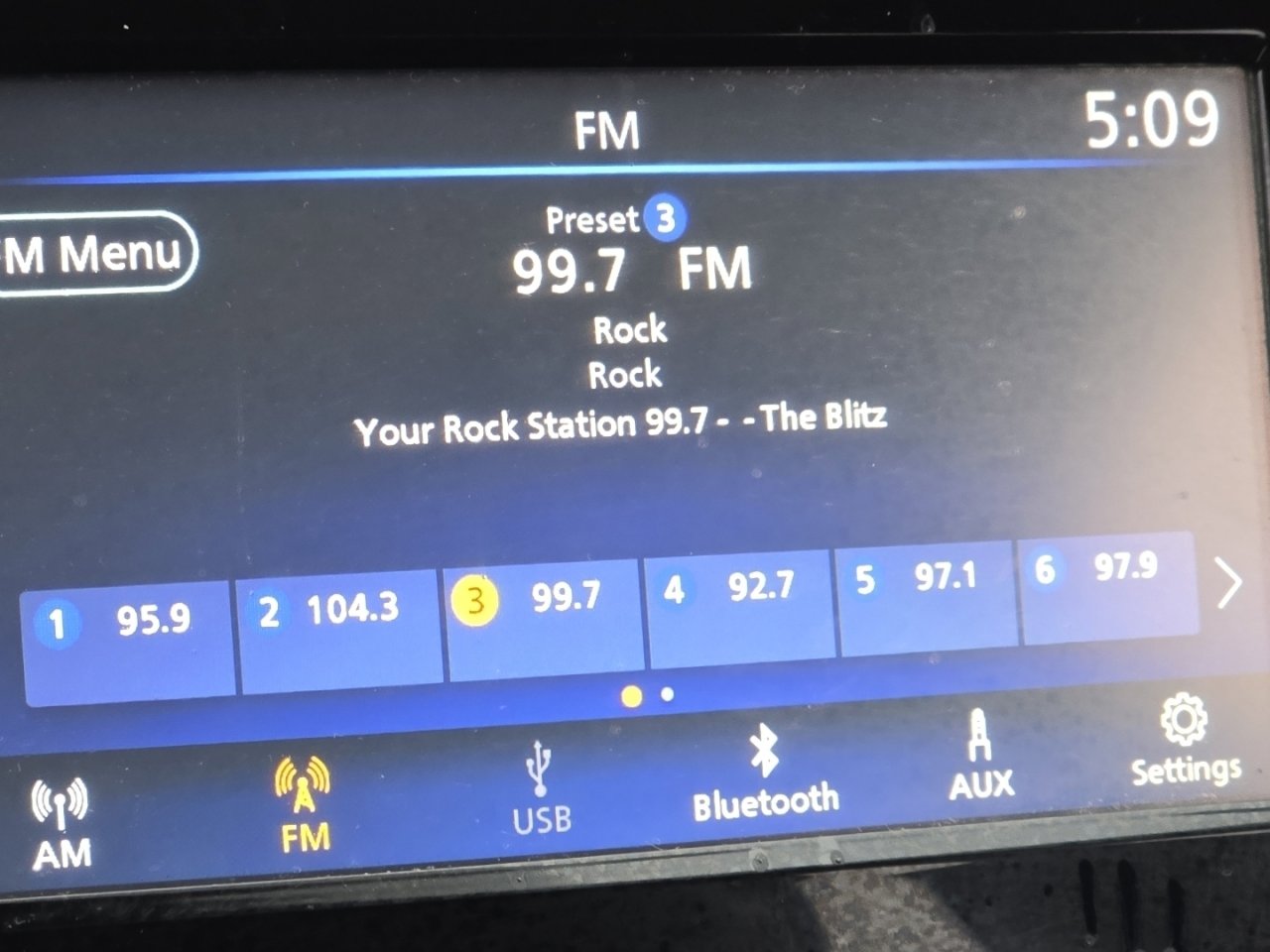 Used 2020 Nissan Kicks S image 5