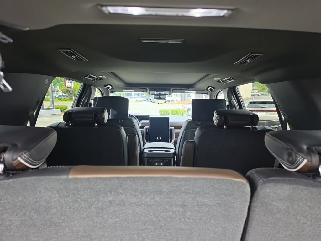 New 2026 GMC Yukon Denali Ultimate AWD/4WD image 12