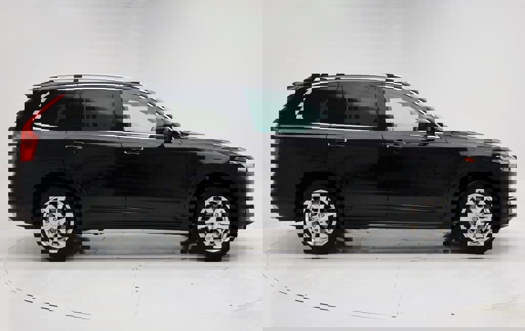 Used 2016 Volvo XC90 T8 Momentum w/ Vision Package AWD/4WD image 3