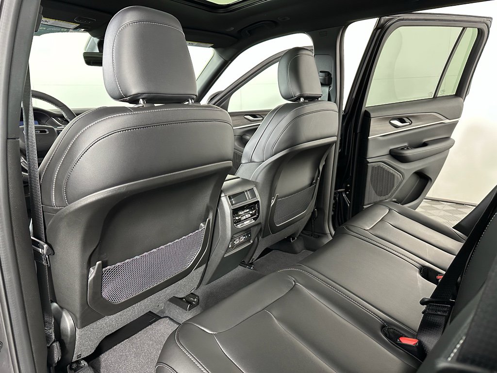New 2025 Jeep Grand Cherokee Limited image 28