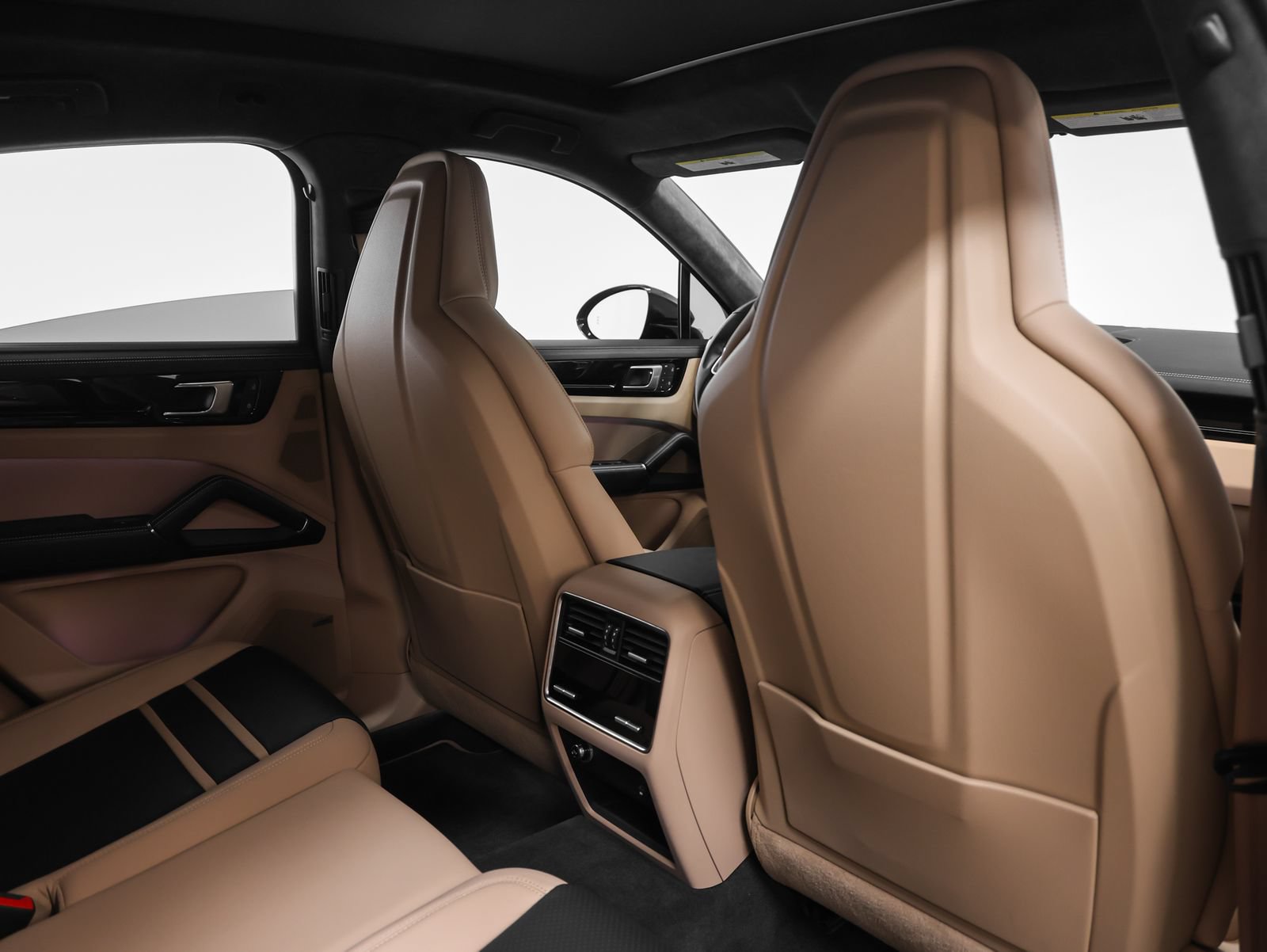 Certified 2023 Porsche Cayenne GTS AWD/4WD image 32