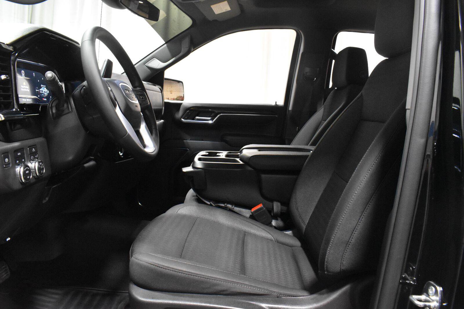 Used 2024 GMC Sierra 1500 Elevation AWD/4WD image 3
