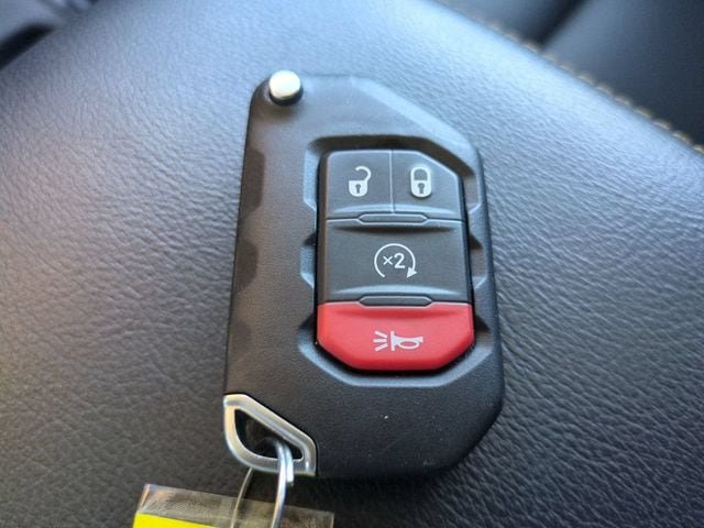 Used 2024 Jeep Wrangler Unlimited Sahara w/ Technology Group AWD/4WD image 29