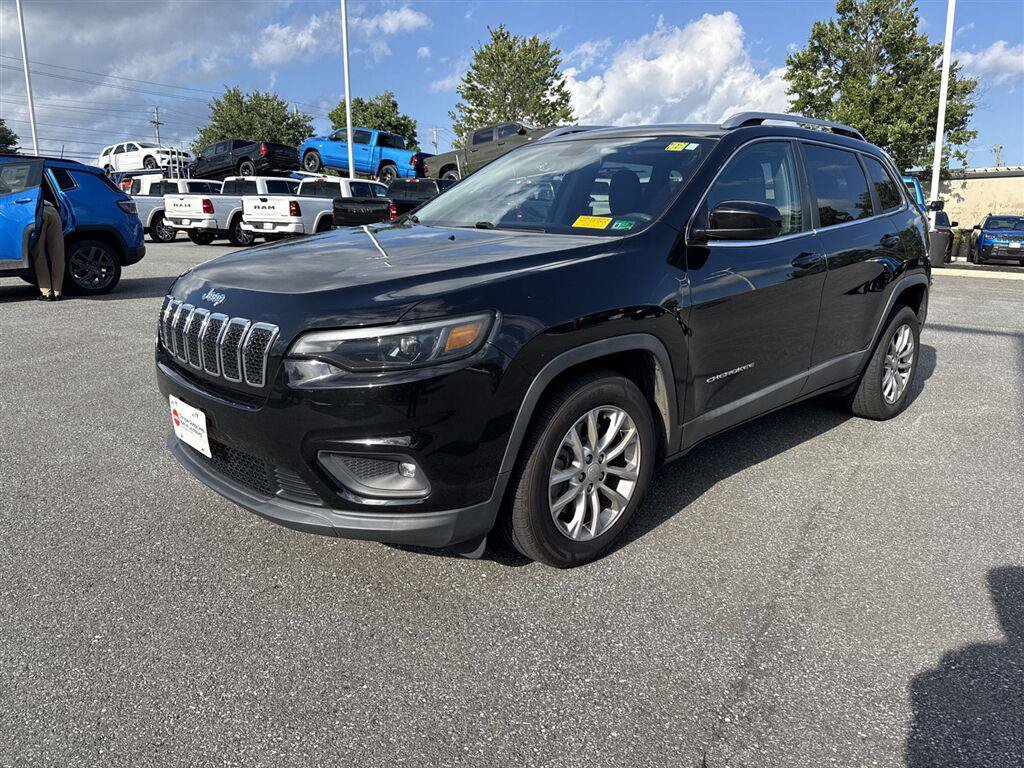 Used 2019 Jeep Cherokee Latitude w/ Cold Weather Group FWD image 1